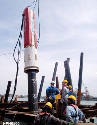 Dawson Rambuk – Pile Driver – Ramslag med rammehat for ramning af funderingspæle. Hammeren er med høj slagfrekvens – fra 80 til 120 slag/min – formentlig markedets højeste.
